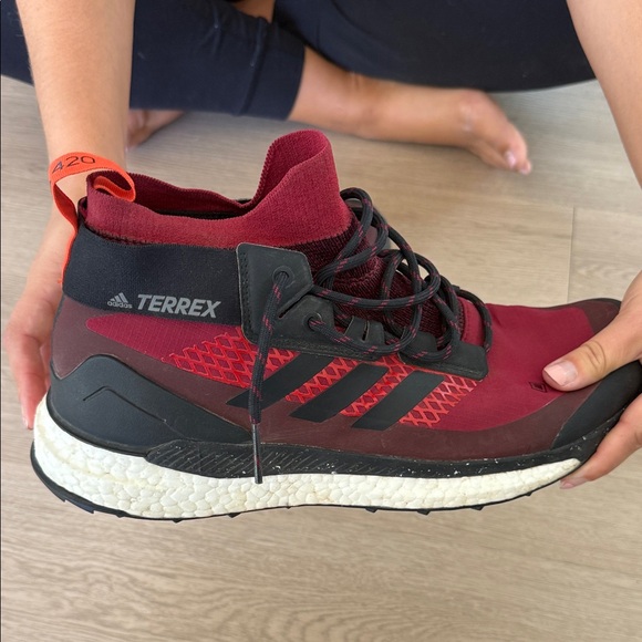Adidas Terrex Burgundy and Black Outdoor Shoes 10.5 men’s - Picture 4 of 5